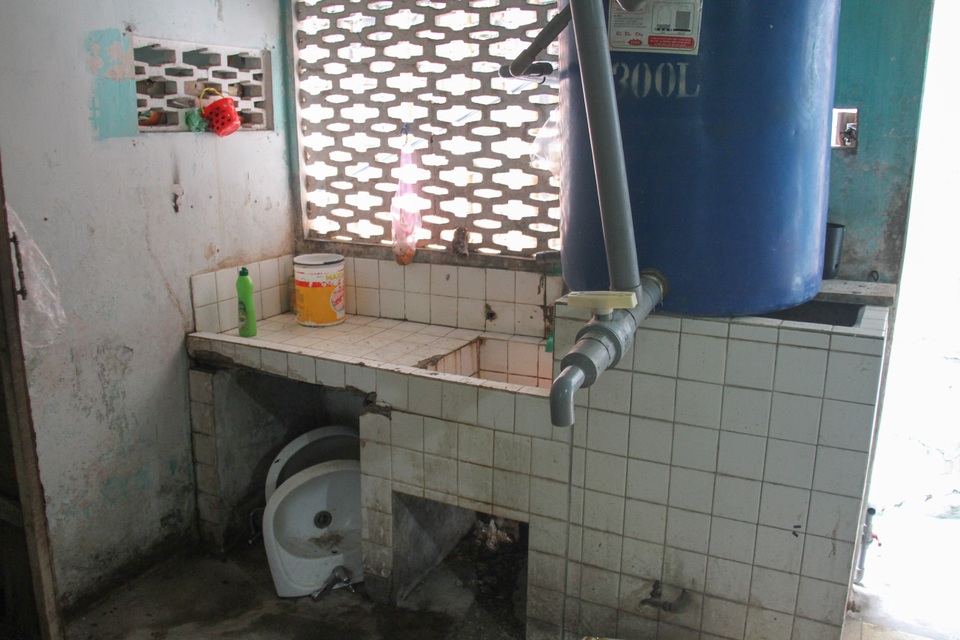 Đà Nẵng: Những chung cư “chờ sập” giữa lòng thành phố - 4 Đà Nẵng: Những chung cư “chờ sập” giữa lòng thành phố - 4