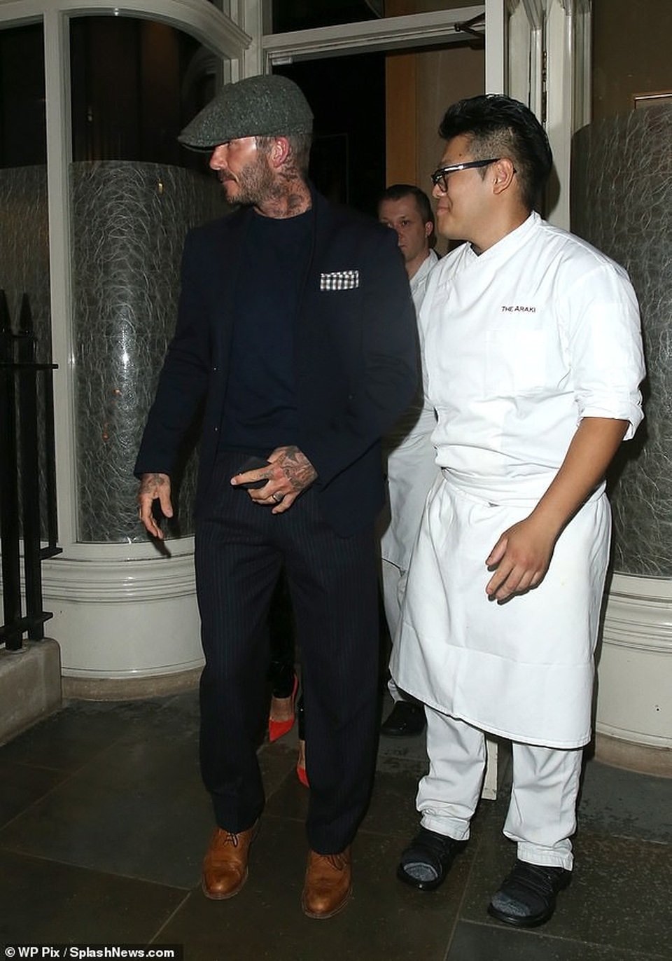 Vợ chồng Beckham hò hẹn tình cảm giữa bão tin đồn hôn nhân rạn nứt - 2 Vợ chồng Beckham hò hẹn tình cảm giữa bão tin đồn hôn nhân rạn nứt - 2