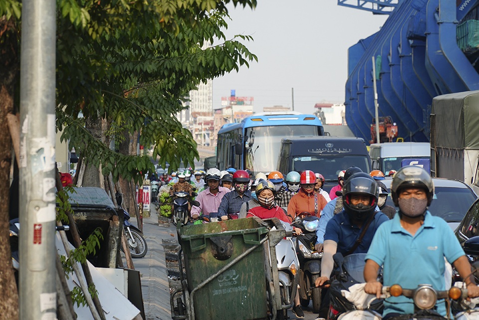 Hà Nội: Nín thở băng qua những con đường đau khổ - 11