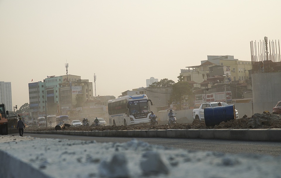 Hà Nội: Nín thở băng qua những con đường đau khổ - 3