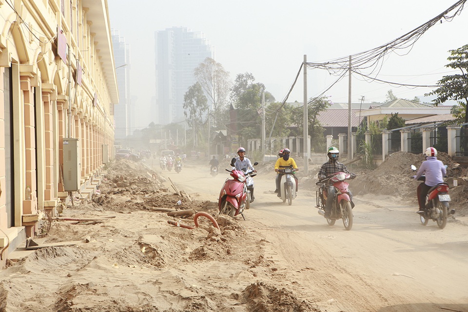 Hà Nội: Nín thở băng qua những con đường đau khổ - 4