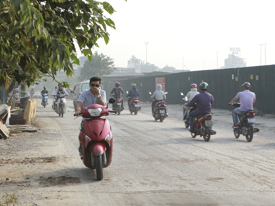 Hà Nội: Nín thở băng qua những con đường đau khổ - 8