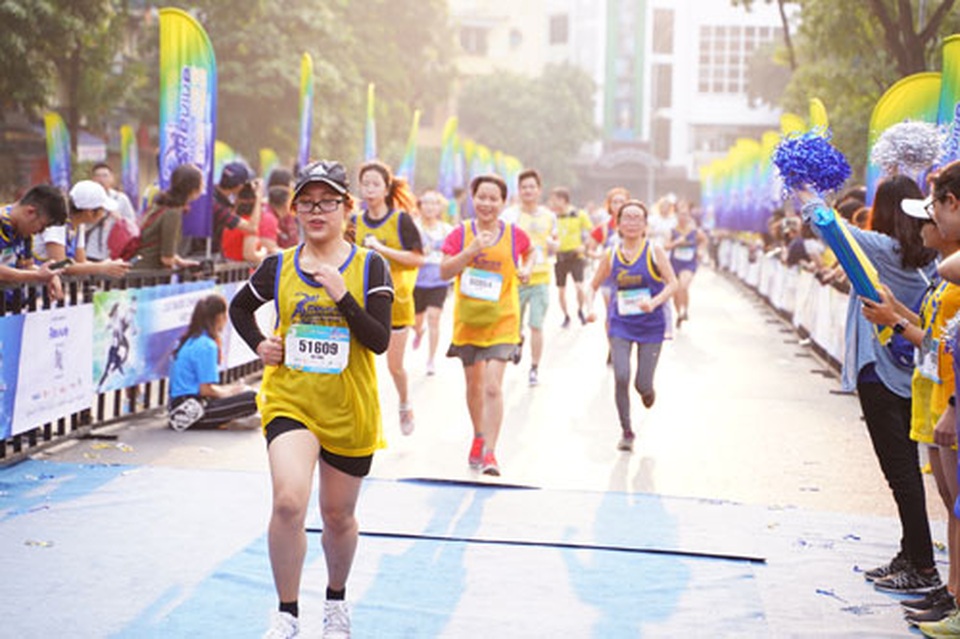 Gần 5.000 người chạy giải Revive Marathon xuyên Việt - 1 Gần 5.000 người chạy giải Revive Marathon xuyên Việt - 1