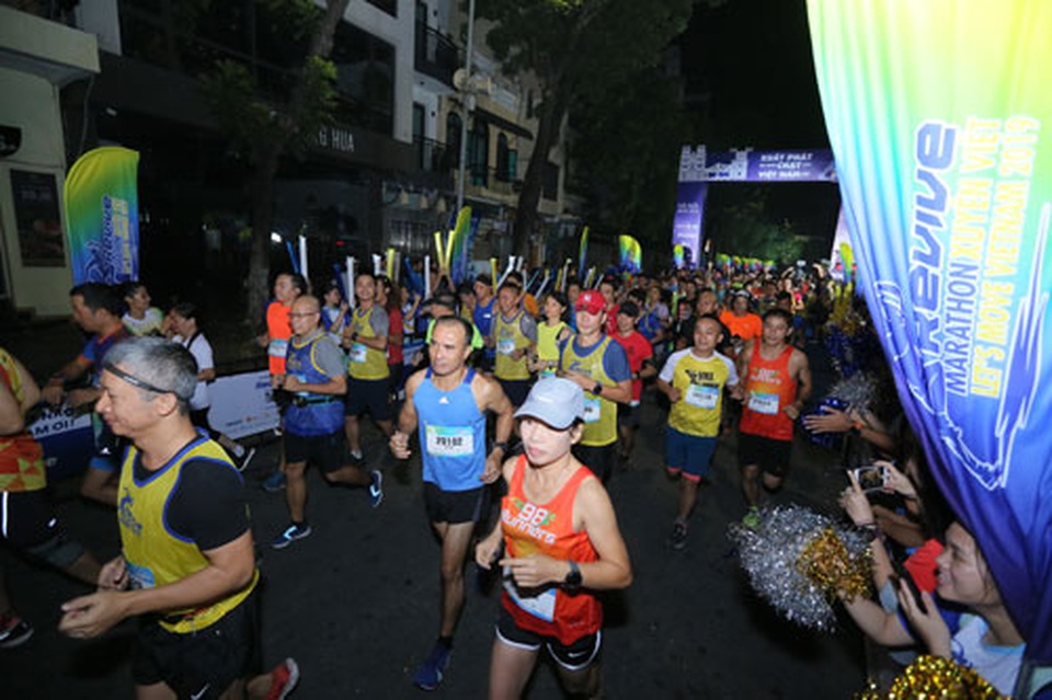 Gần 5.000 người chạy giải Revive Marathon xuyên Việt - 2 Gần 5.000 người chạy giải Revive Marathon xuyên Việt - 2