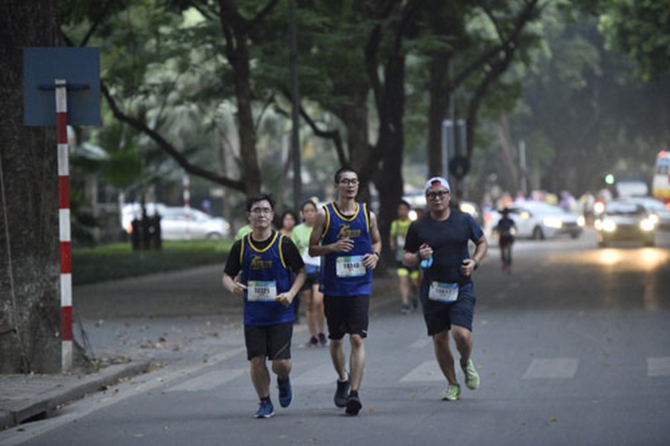 Gần 5.000 người chạy giải Revive Marathon xuyên Việt - 3 Gần 5.000 người chạy giải Revive Marathon xuyên Việt - 3
