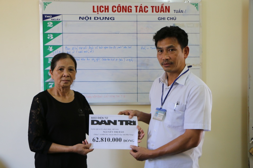 Bàn tay nhân ái của bạn đọc Dân trí đến với cô giáo 2 lần đột quỵ - 2 Bàn tay nhân ái của bạn đọc Dân trí đến với cô giáo 2 lần đột quỵ - 2