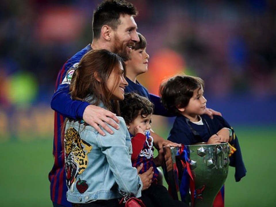 Messi khiến các cổ động viên ngưỡng mộ vì gia đình hạnh phúc - 3 Messi khiến các cổ động viên ngưỡng mộ vì gia đình hạnh phúc - 3