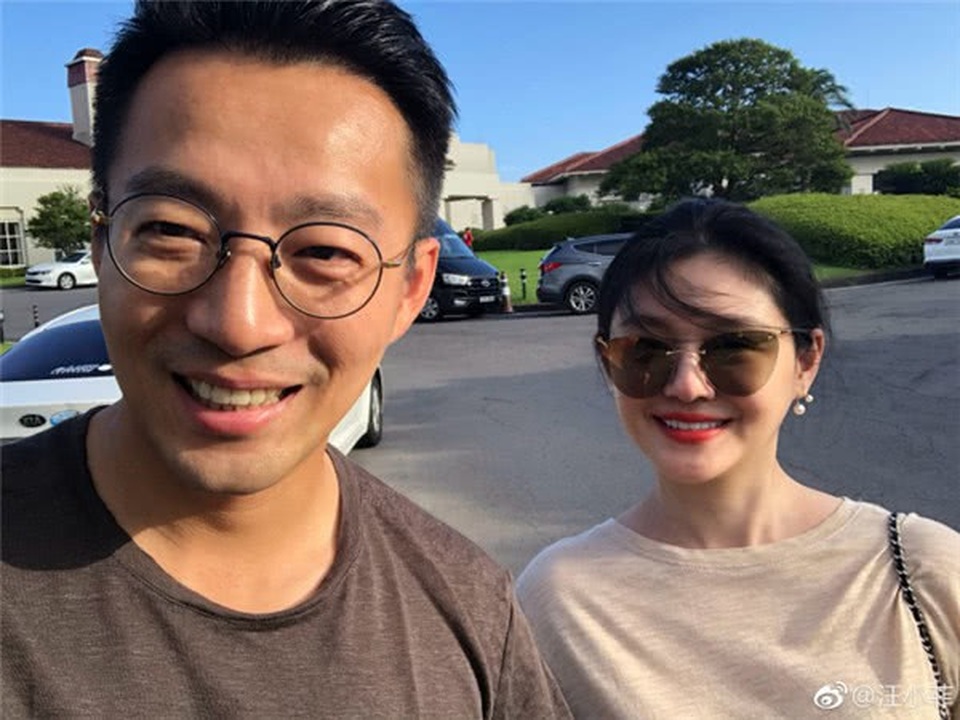 Vợ chồng Từ Hy Viên ngọt ngào kỷ niệm 9 năm yêu nhau - 1