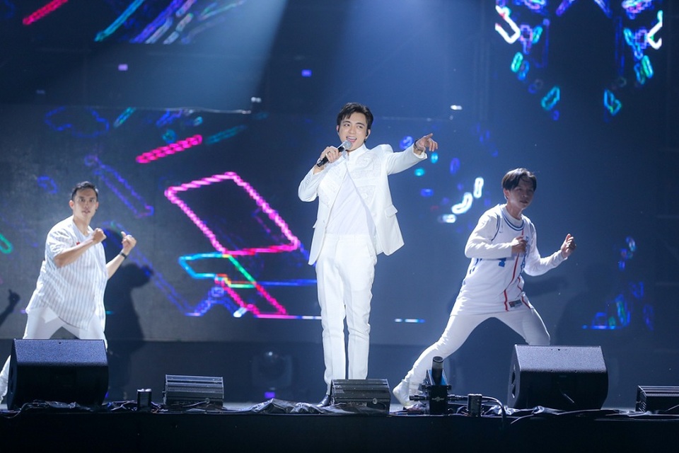 Bích Phương bất ngờ song ca hit “bùa yêu” cùng Erik - 5 Bích Phương bất ngờ song ca hit “bùa yêu” cùng Erik - 5