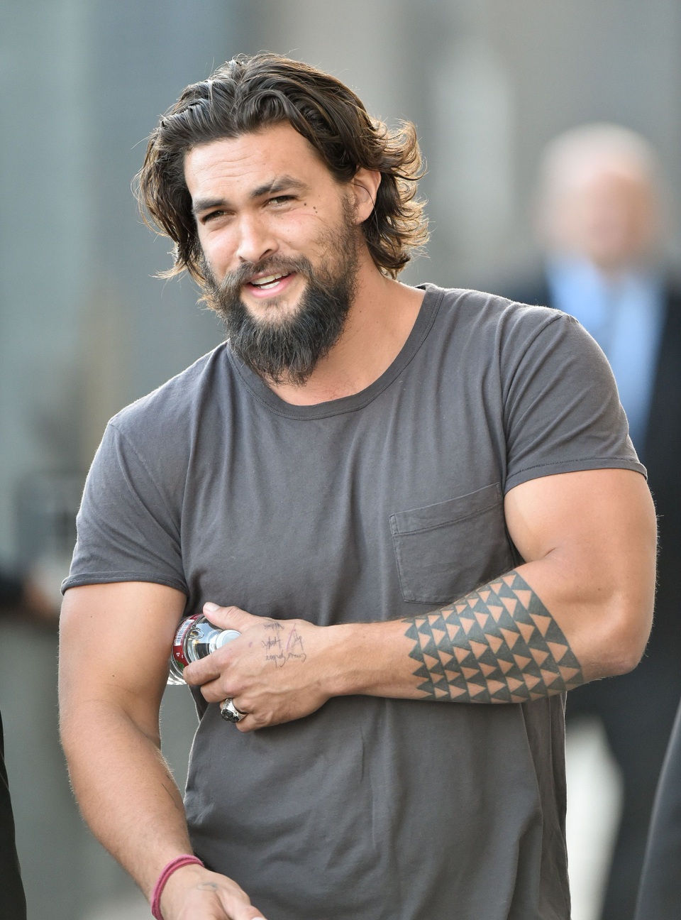 Đọ vẻ đẹp trai, nam thần "Aquaman" về nhất, tài tử "Titanic"... đứng chót - 1
Đứng đầu bảng - Nam diễn viên sinh ra ở đảo Hawaii - Jason Momoa (39 tuổi) - đã khiến công chúng thích thú với vẻ đẹp diện mạo của anh kể từ khi xuất hiện trong loạt phim truyền hình Mỹ Trò chơi vương quyền. Trong năm nay, anh xuất hiện trong bộ phim điện ảnh Aquaman và càng khiến công chúng yêu thích hơn nữa.