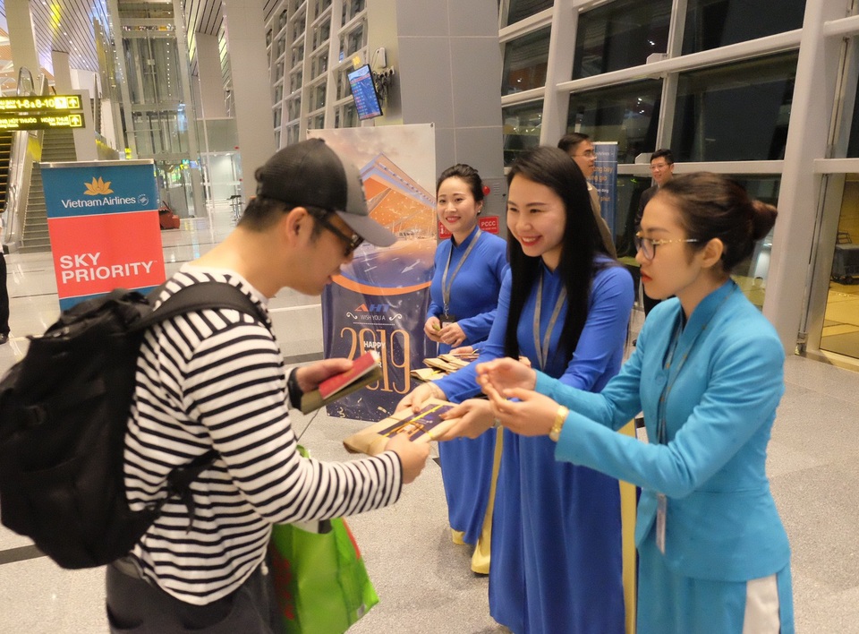 Nhà ga Cảng Hàng không quốc tế Đà Nẵng đón hành khách “xông đất” năm mới 2019 - 5 Nhà ga Cảng Hàng không quốc tế Đà Nẵng đón hành khách “xông đất” năm mới 2019 - 5