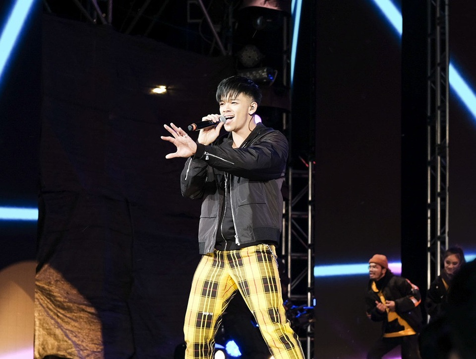 Trọng Hiếu lại khiến khán giả mãn nhãn mãn nhĩ với những bản hit “Vì anh là vậy”, “Say Ah” đi kèm vũ đạo quyến rũ.