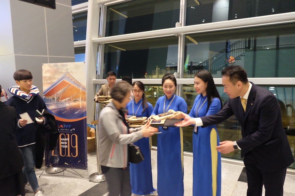 Nhà ga Cảng Hàng không quốc tế Đà Nẵng đón hành khách “xông đất” năm mới 2019 - 6 Nhà ga Cảng Hàng không quốc tế Đà Nẵng đón hành khách “xông đất” năm mới 2019 - 6