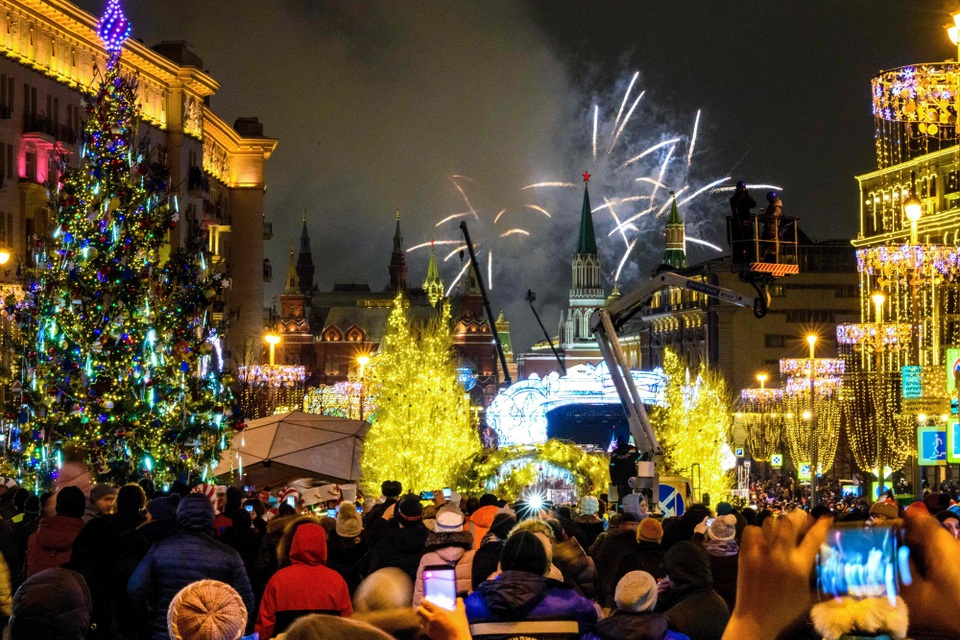 "Bữa tiệc" pháo hoa đón năm mới 2019 trên toàn thế giới - 40
(Ảnh: Reuters)