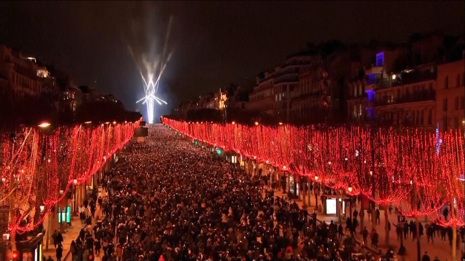 "Bữa tiệc" pháo hoa đón năm mới 2019 trên toàn thế giới - 33
(Ảnh: Sky)