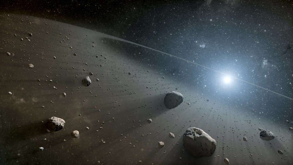NASA sắp “ghé thăm” một vật thể bí ẩn ở rìa Hệ Mặt Trời - Ảnh 1. NASA sắp “ghé thăm” một vật thể bí ẩn ở rìa Hệ Mặt Trời - Ảnh 1.