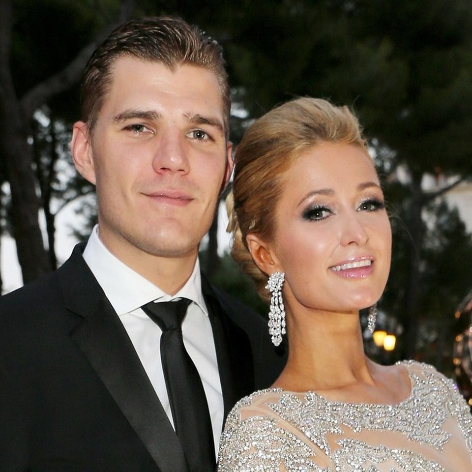 Paris Hilton gợi cảm bên người mẫu kém 15 tuổi - Ảnh 10.