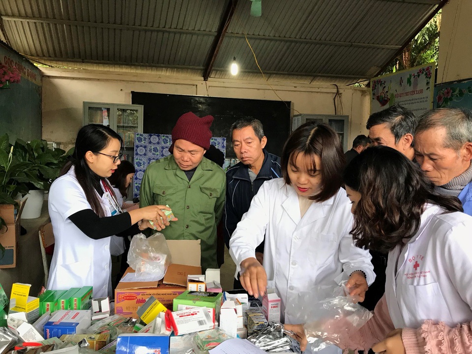 Giảng viên Học viện Y Dược học Cổ truyền tình nguyện khám, chữa bệnh cho người dân vùng cao - Ảnh 3. Giảng viên Học viện Y Dược học Cổ truyền tình nguyện khám, chữa bệnh cho người dân vùng cao - Ảnh 3.