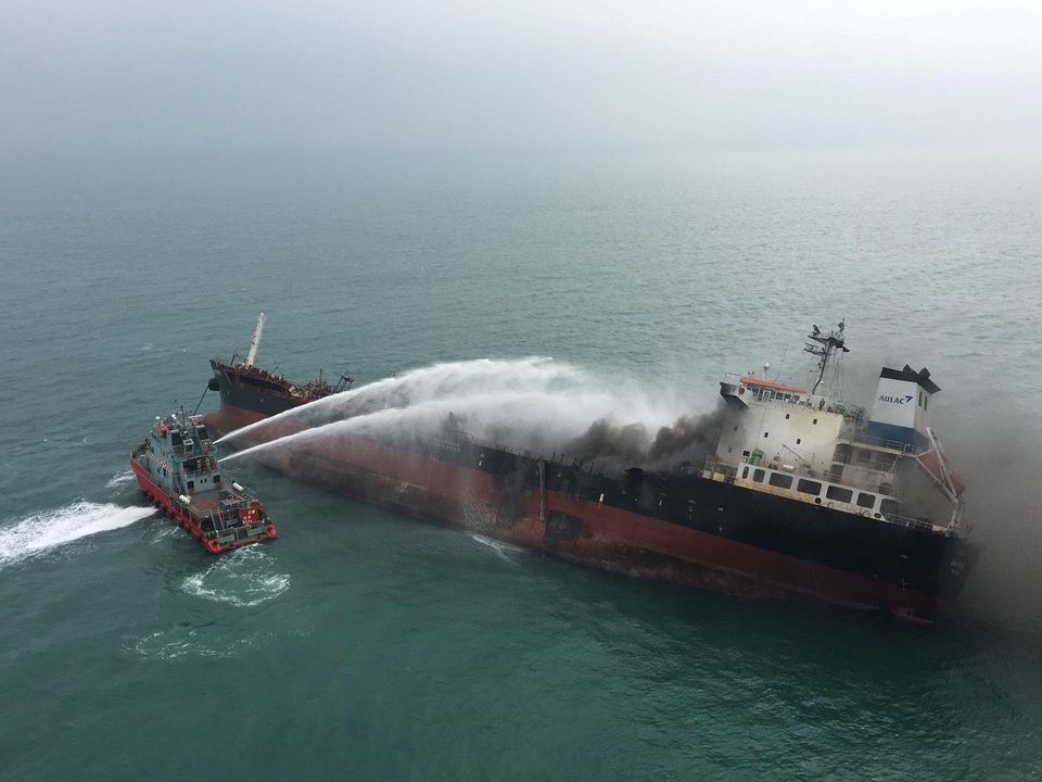 Hong Kong điều thợ lặn tinh nhuệ tìm kiếm hai thuyền viên Việt Nam mất tích - Ảnh 5. Hong Kong điều thợ lặn tinh nhuệ tìm kiếm hai thuyền viên Việt Nam mất tích - Ảnh 5.