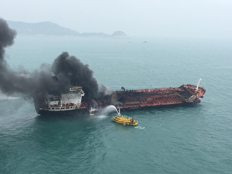 Hong Kong điều thợ lặn tinh nhuệ tìm kiếm hai thuyền viên Việt Nam mất tích - Ảnh 7. Hong Kong điều thợ lặn tinh nhuệ tìm kiếm hai thuyền viên Việt Nam mất tích - Ảnh 7.
