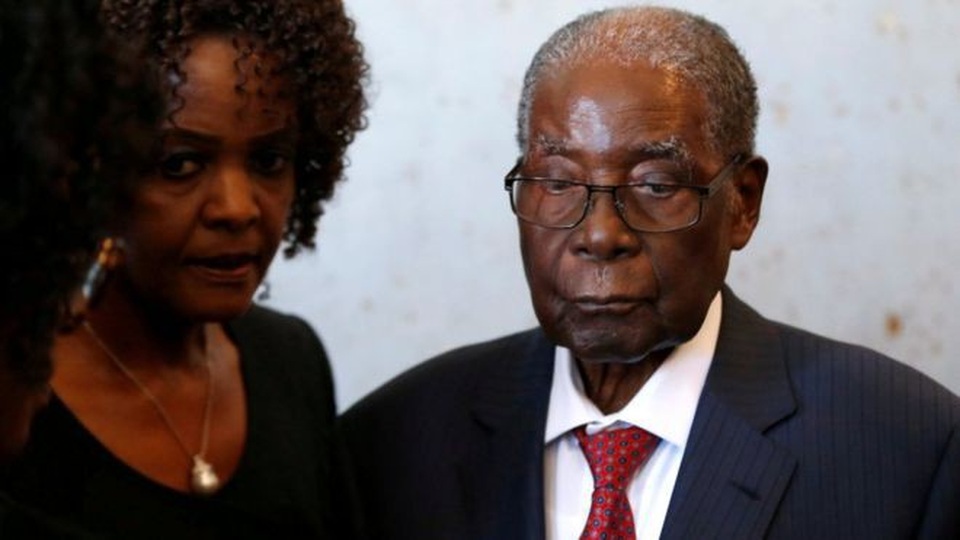 Trộm khoắng sạch vali đầy tiền trong nhà cựu Tổng thống Zimbabwe - Ảnh 1. Trộm khoắng sạch vali đầy tiền trong nhà cựu Tổng thống Zimbabwe - Ảnh 1.