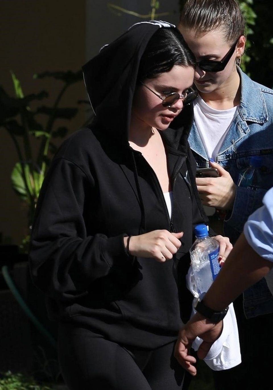 Bỏ qua Justin Bieber, Selena Gomez hạnh phúc bên gia đình và bạn bè - Ảnh 8. Bỏ qua Justin Bieber, Selena Gomez hạnh phúc bên gia đình và bạn bè - Ảnh 8.