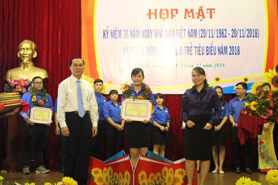 Cô giáo 9X dạy Văn bằng âm nhạc khiến học trò mê mẩn - Ảnh 3. Cô giáo 9X dạy Văn bằng âm nhạc khiến học trò mê mẩn - Ảnh 3.