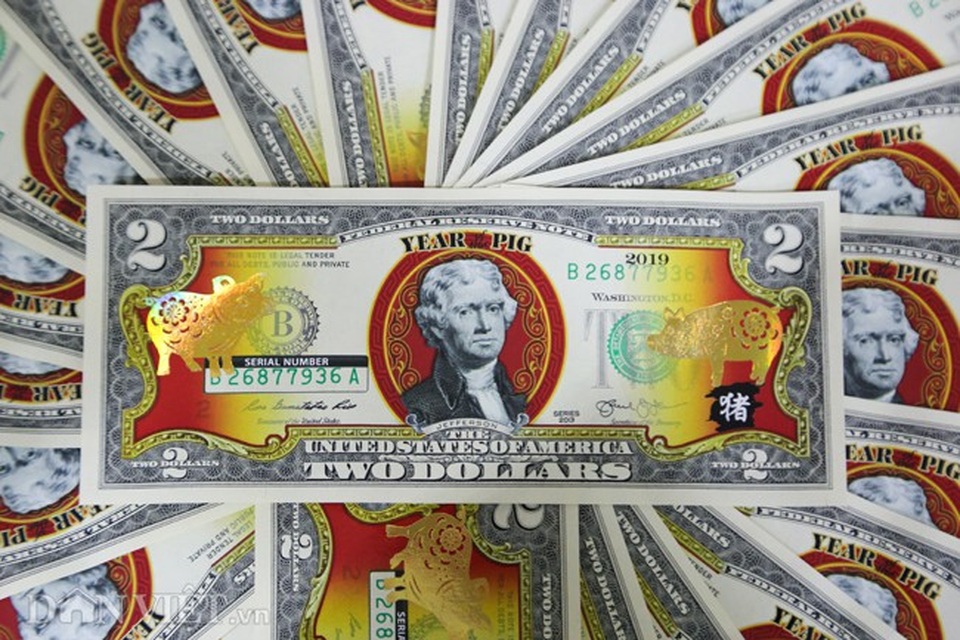 Tiền 2 USD in hình con heo đắt như tôm tươi trước Tết Kỷ Hợi 2019 - Ảnh 4. Tiền 2 USD in hình con heo đắt như tôm tươi trước Tết Kỷ Hợi 2019 - Ảnh 4.