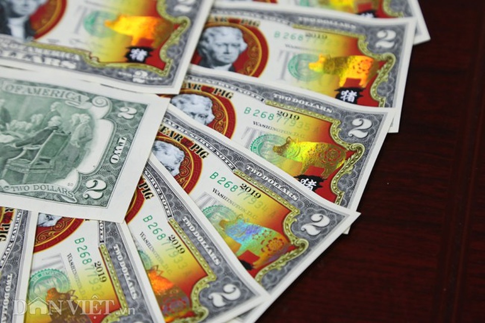 Tiền 2 USD in hình con heo đắt như tôm tươi trước Tết Kỷ Hợi 2019 - Ảnh 5. Tiền 2 USD in hình con heo đắt như tôm tươi trước Tết Kỷ Hợi 2019 - Ảnh 5.
