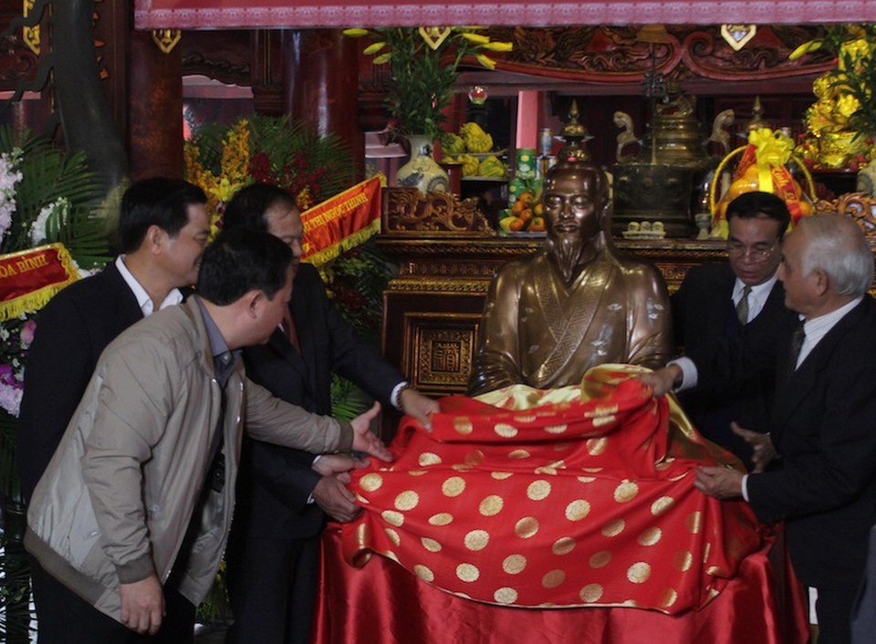 Long trọng tưởng niệm 345 năm ngày sinh và trao tượng đồng danh nhân Nguyễn Quý Ân - Ảnh 5. Long trọng tưởng niệm 345 năm ngày sinh và trao tượng đồng danh nhân Nguyễn Quý Ân - Ảnh 5.