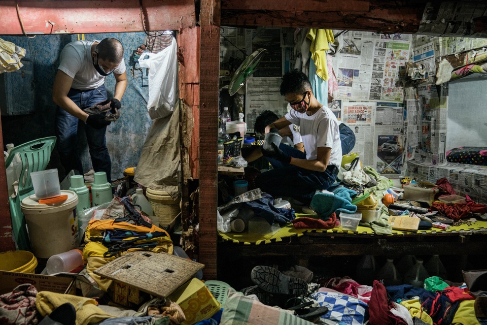 Tù nhân nằm xếp lớp và cuộc sống băng nhóm quản lý trong nhà tù Philippines - Ảnh 5. Tù nhân nằm xếp lớp và cuộc sống băng nhóm quản lý trong nhà tù Philippines - Ảnh 5.