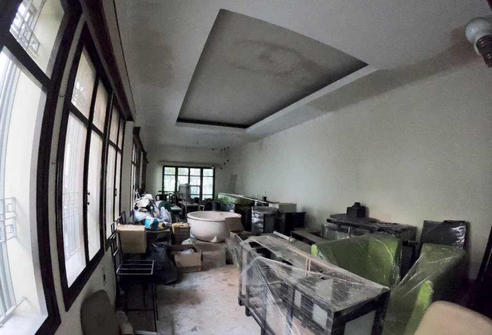 Cận cảnh biệt thự cũ giá triệu USD bỏ hoang giữa trung tâm TP HCM - Ảnh 5. Cận cảnh biệt thự cũ giá triệu USD bỏ hoang giữa trung tâm TP HCM - Ảnh 5.