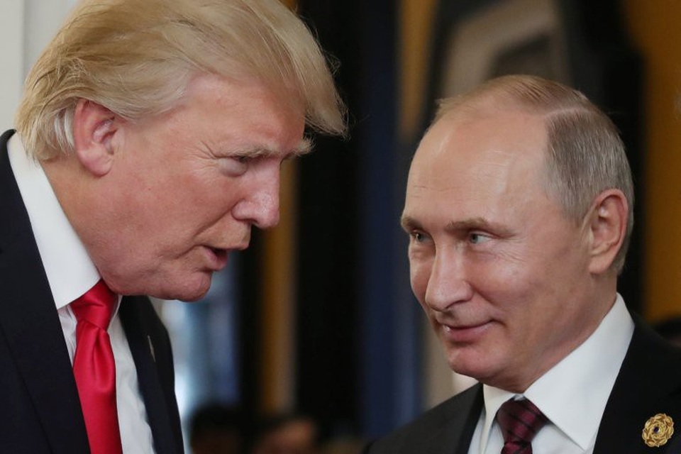 Ông Trump bị tố tịch thu ghi chép của phiên dịch, che giấu nội dung trao đổi với Putin - Ảnh 1. Ông Trump bị tố tịch thu ghi chép của phiên dịch, che giấu nội dung trao đổi với Putin - Ảnh 1.