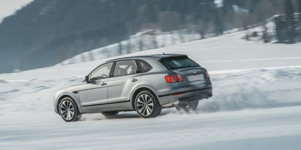 Bentley Bentayga Speed sẽ khiêu chiến Lamborghini Urus - Ảnh 1. Bentley Bentayga Speed sẽ khiêu chiến Lamborghini Urus - Ảnh 1.