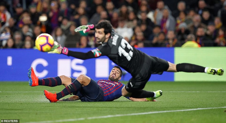 Messi và Suarez rực sáng, Barcelona vững ngôi đầu bảng La Liga - Ảnh 8. Messi và Suarez rực sáng, Barcelona vững ngôi đầu bảng La Liga - Ảnh 8.