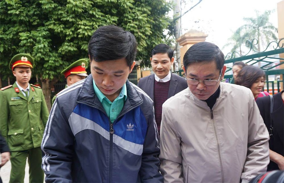 Xử vụ chạy thận tử vong: Bác sĩ Hoàng Công Lương không chắc chắn về sức khỏe của mình - Ảnh 3. Xử vụ chạy thận tử vong: Bác sĩ Hoàng Công Lương không chắc chắn về sức khỏe của mình - Ảnh 3.