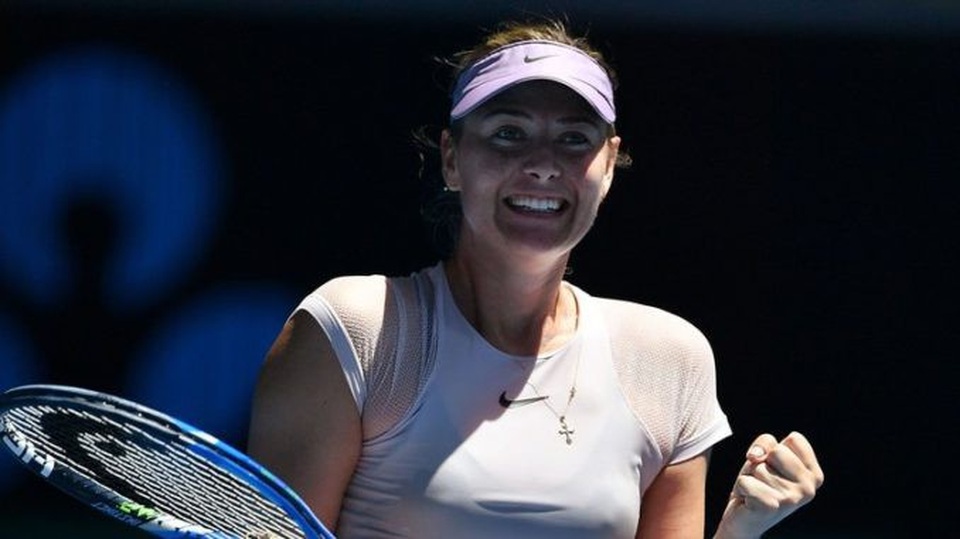 Federer, Wozniacki mở đường bảo vệ ngôi vô địch Australian Open - Ảnh 3. Federer, Wozniacki mở đường bảo vệ ngôi vô địch Australian Open - Ảnh 3.