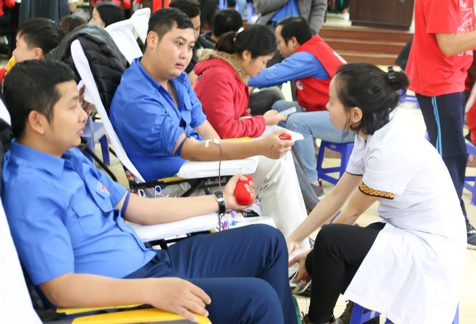 Hàng ngàn cán bộ, đoàn viên hưởng ứng Ngày Chủ nhật đỏ - Ảnh 1. Hàng ngàn cán bộ, đoàn viên hưởng ứng Ngày Chủ nhật đỏ - Ảnh 1.