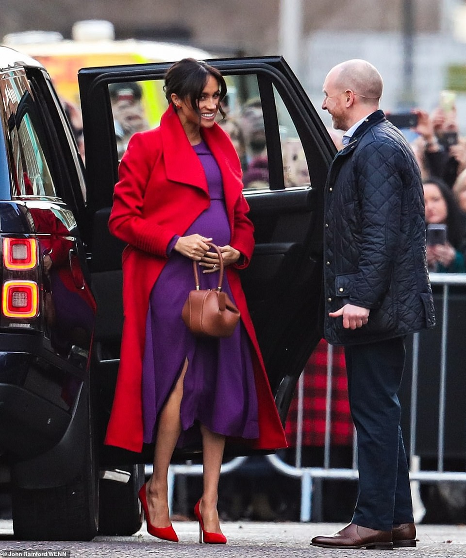 Công nương Meghan Markle: Bầu bí vẫn xinh đẹp - Ảnh 2. Công nương Meghan Markle: Bầu bí vẫn xinh đẹp - Ảnh 2.