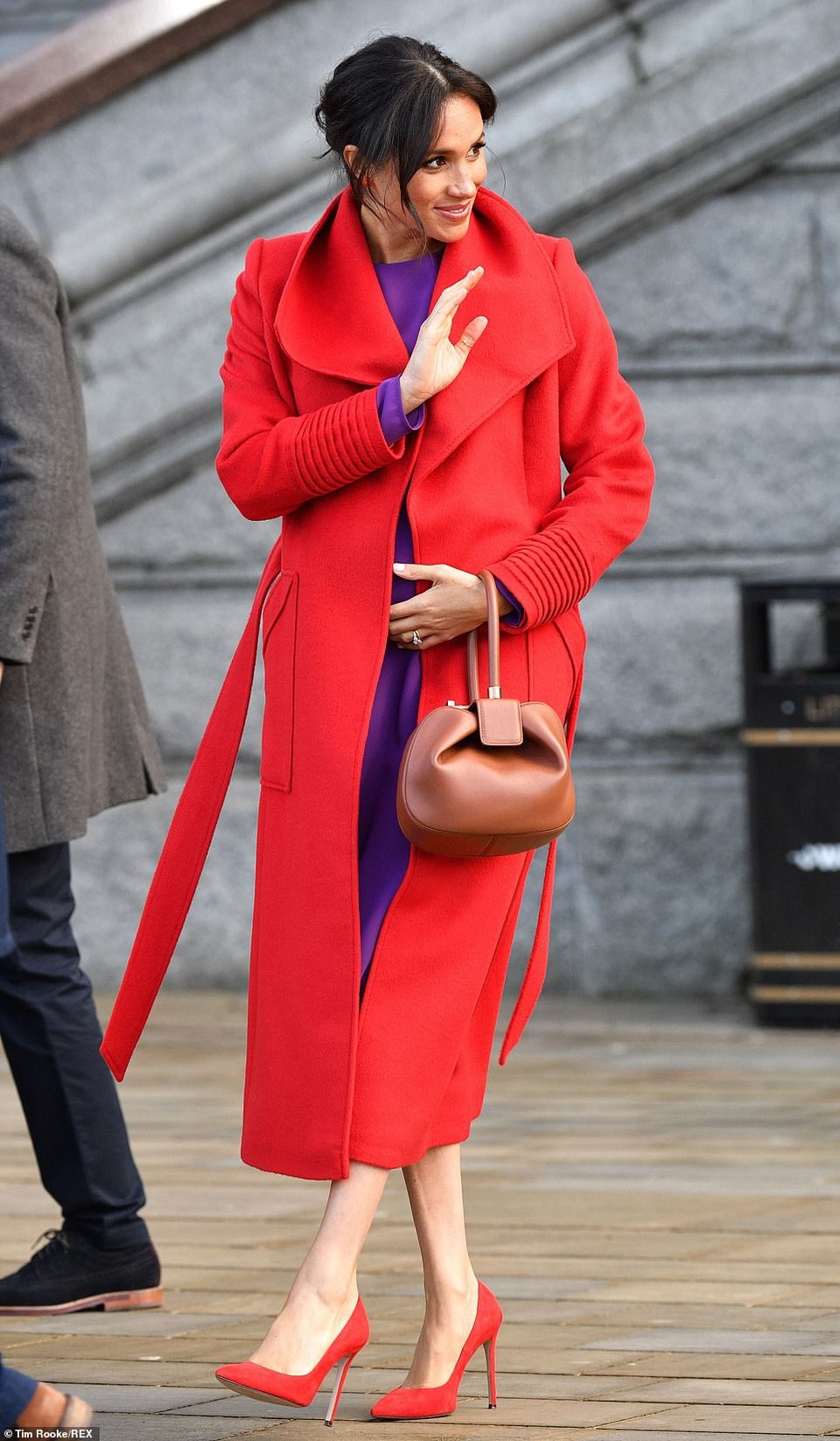 Công nương Meghan Markle: Bầu bí vẫn xinh đẹp - Ảnh 4. Công nương Meghan Markle: Bầu bí vẫn xinh đẹp - Ảnh 4.