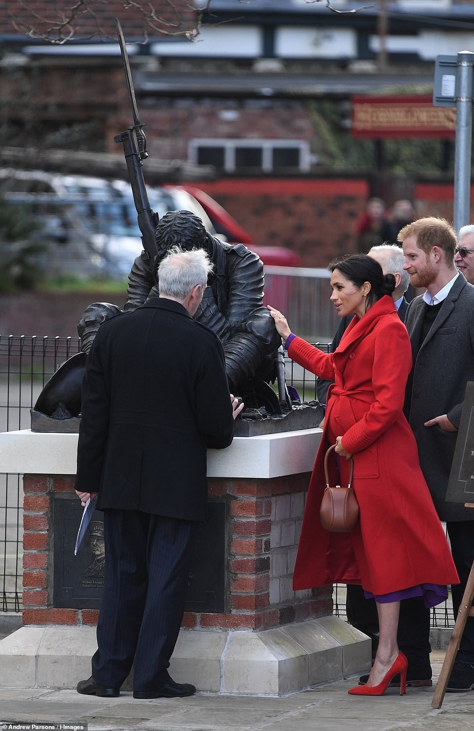 Công nương Meghan Markle: Bầu bí vẫn xinh đẹp - Ảnh 5. Công nương Meghan Markle: Bầu bí vẫn xinh đẹp - Ảnh 5.