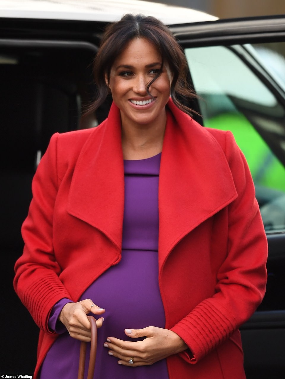Công nương Meghan Markle: Bầu bí vẫn xinh đẹp - Ảnh 6. Công nương Meghan Markle: Bầu bí vẫn xinh đẹp - Ảnh 6.