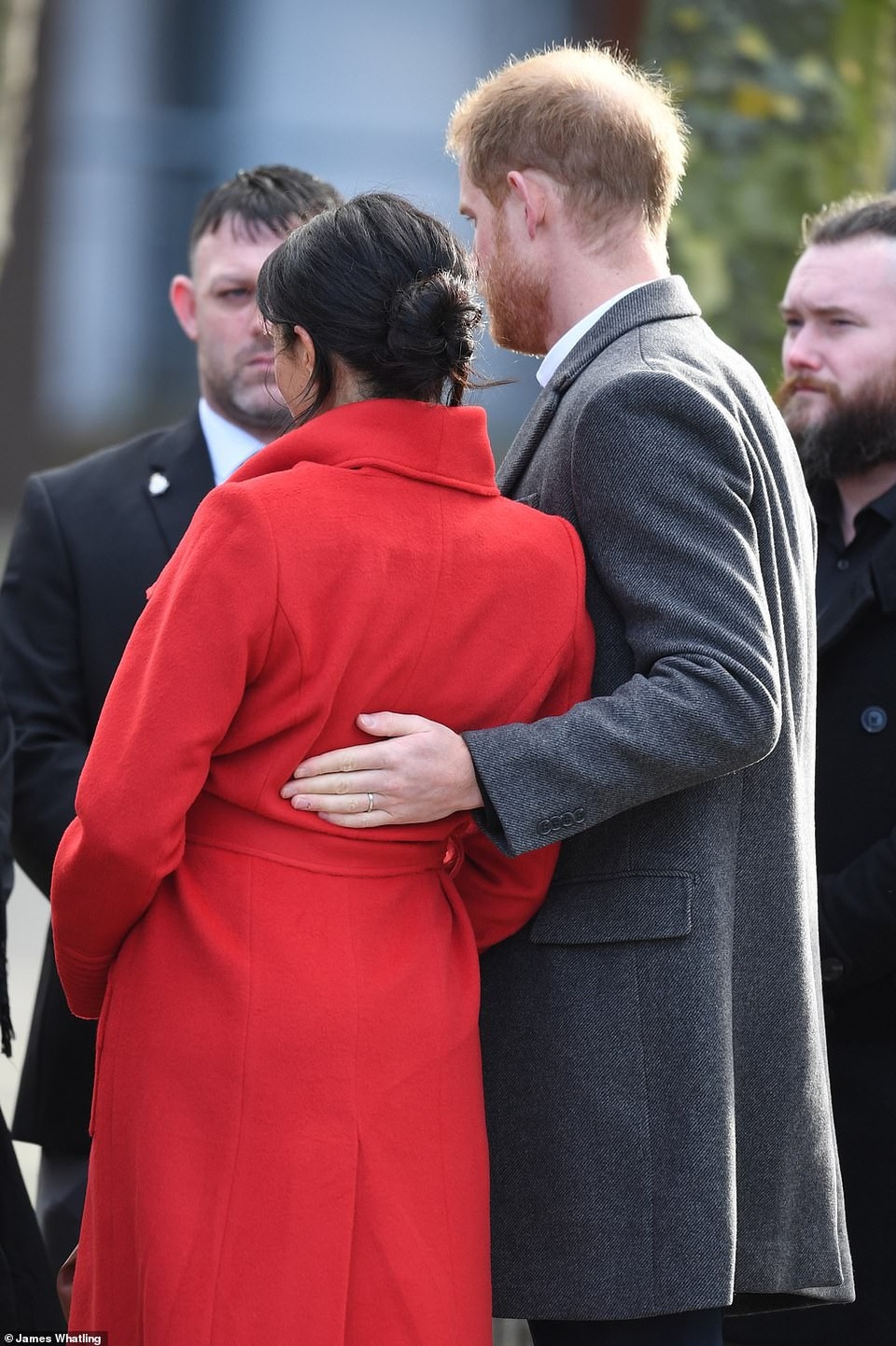 Công nương Meghan Markle: Bầu bí vẫn xinh đẹp - Ảnh 7. Công nương Meghan Markle: Bầu bí vẫn xinh đẹp - Ảnh 7.