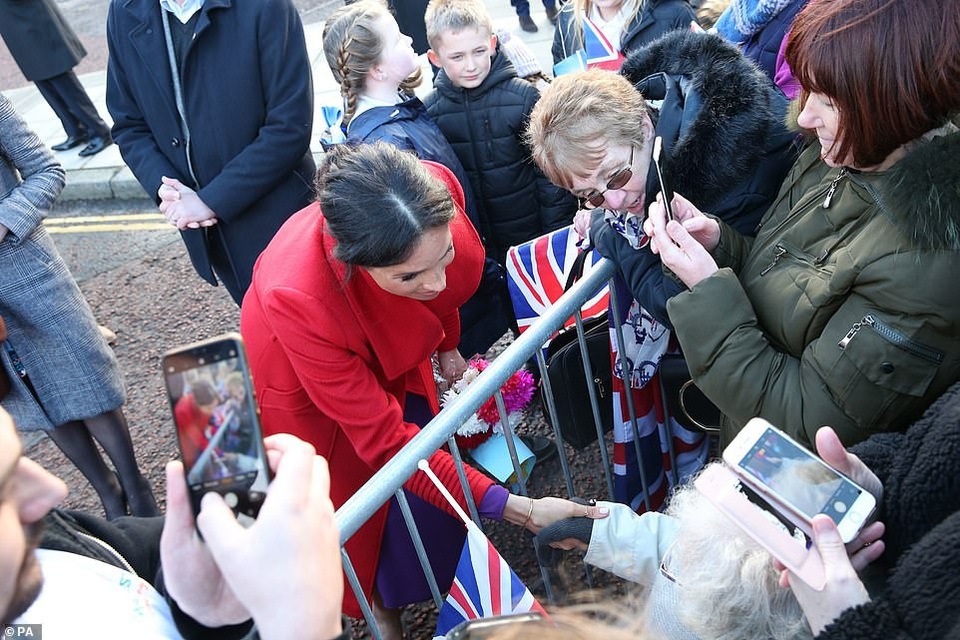 Công nương Meghan Markle: Bầu bí vẫn xinh đẹp - Ảnh 9. Công nương Meghan Markle: Bầu bí vẫn xinh đẹp - Ảnh 9.