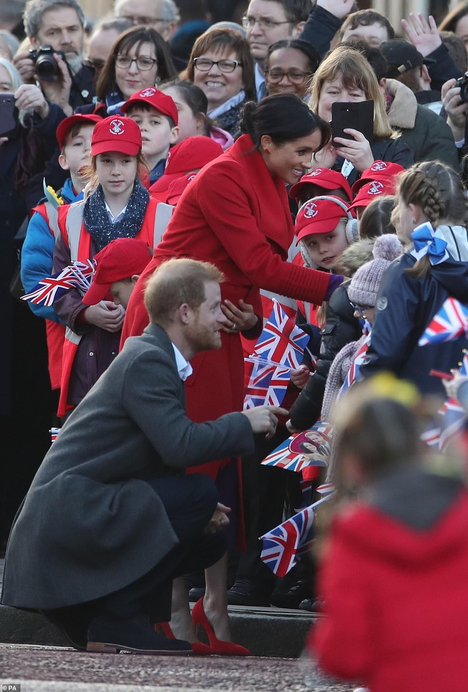 Công nương Meghan Markle: Bầu bí vẫn xinh đẹp - Ảnh 11. Công nương Meghan Markle: Bầu bí vẫn xinh đẹp - Ảnh 11.