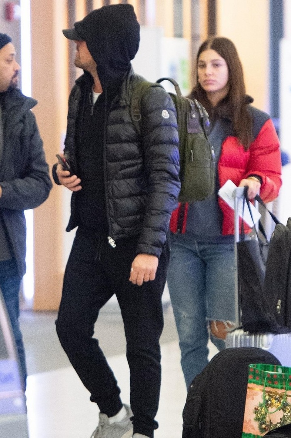 Chàng Jack Leonardo DiCaprio hạnh phúc bên bạn gái kém 22 tuổi - Ảnh 2. Chàng Jack Leonardo DiCaprio hạnh phúc bên bạn gái kém 22 tuổi - Ảnh 2.