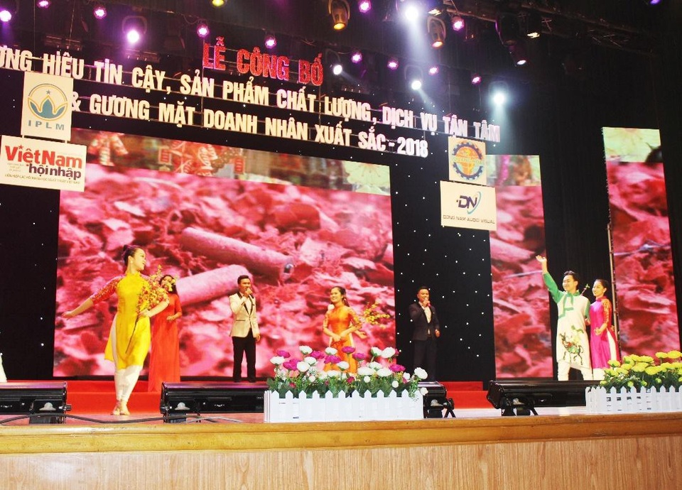 Ocean Edu - top 10 thương hiệu tin cậy năm 2018 - Ảnh 1. Ocean Edu - top 10 thương hiệu tin cậy năm 2018 - Ảnh 1.