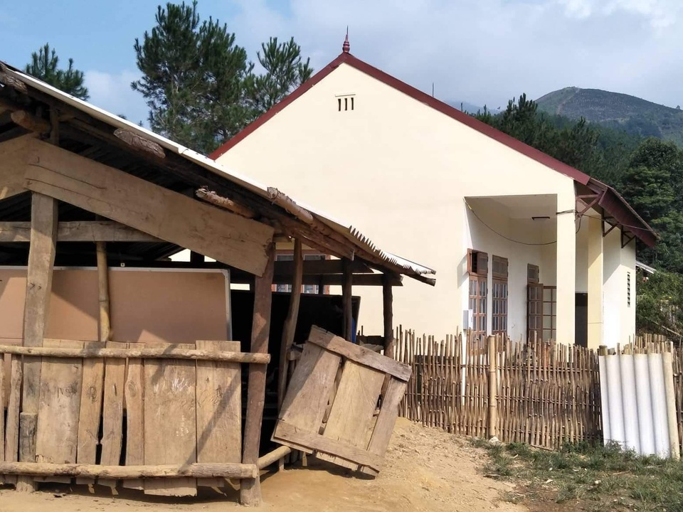 Xót xa hình ảnh học sinh mầm non ở vùng cao đốt lửa ngồi học cho đỡ rét - Ảnh 12. Xót xa hình ảnh học sinh mầm non ở vùng cao đốt lửa ngồi học cho đỡ rét - Ảnh 12.