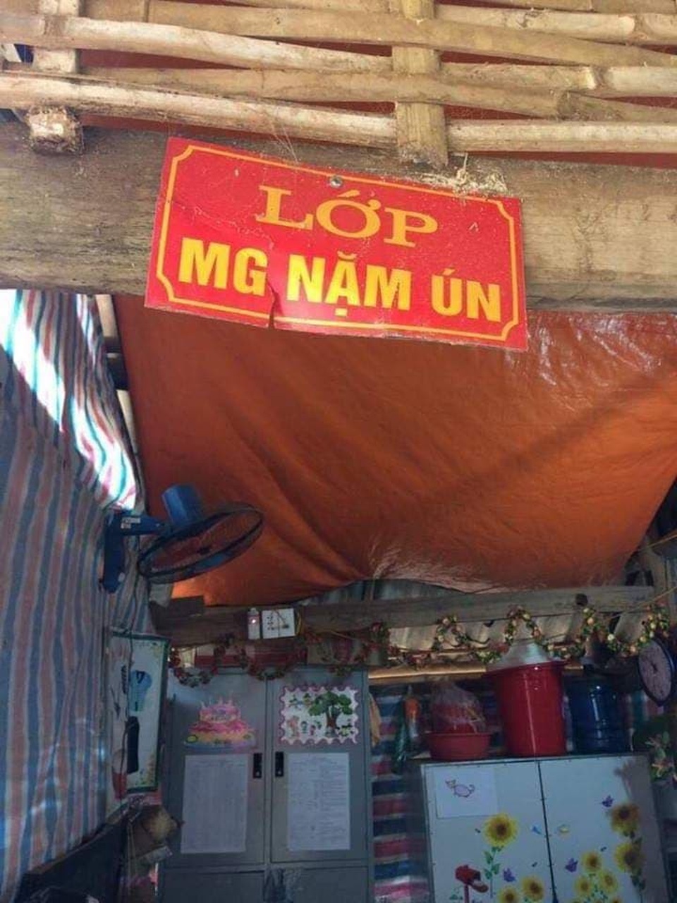 Xót xa hình ảnh học sinh mầm non ở vùng cao đốt lửa ngồi học cho đỡ rét - Ảnh 3. Xót xa hình ảnh học sinh mầm non ở vùng cao đốt lửa ngồi học cho đỡ rét - Ảnh 3.