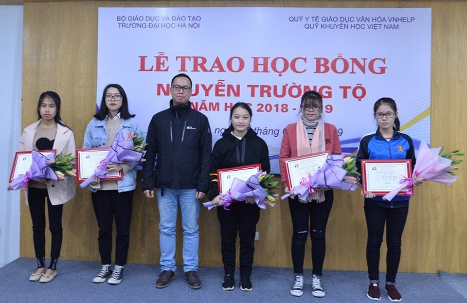 Quỹ Khuyến học Việt Nam trao học bổng Nguyễn Trường Tộ đến nhiều trường đại học ở Thủ đô - Ảnh 5. Quỹ Khuyến học Việt Nam trao học bổng Nguyễn Trường Tộ đến nhiều trường đại học ở Thủ đô - Ảnh 5.